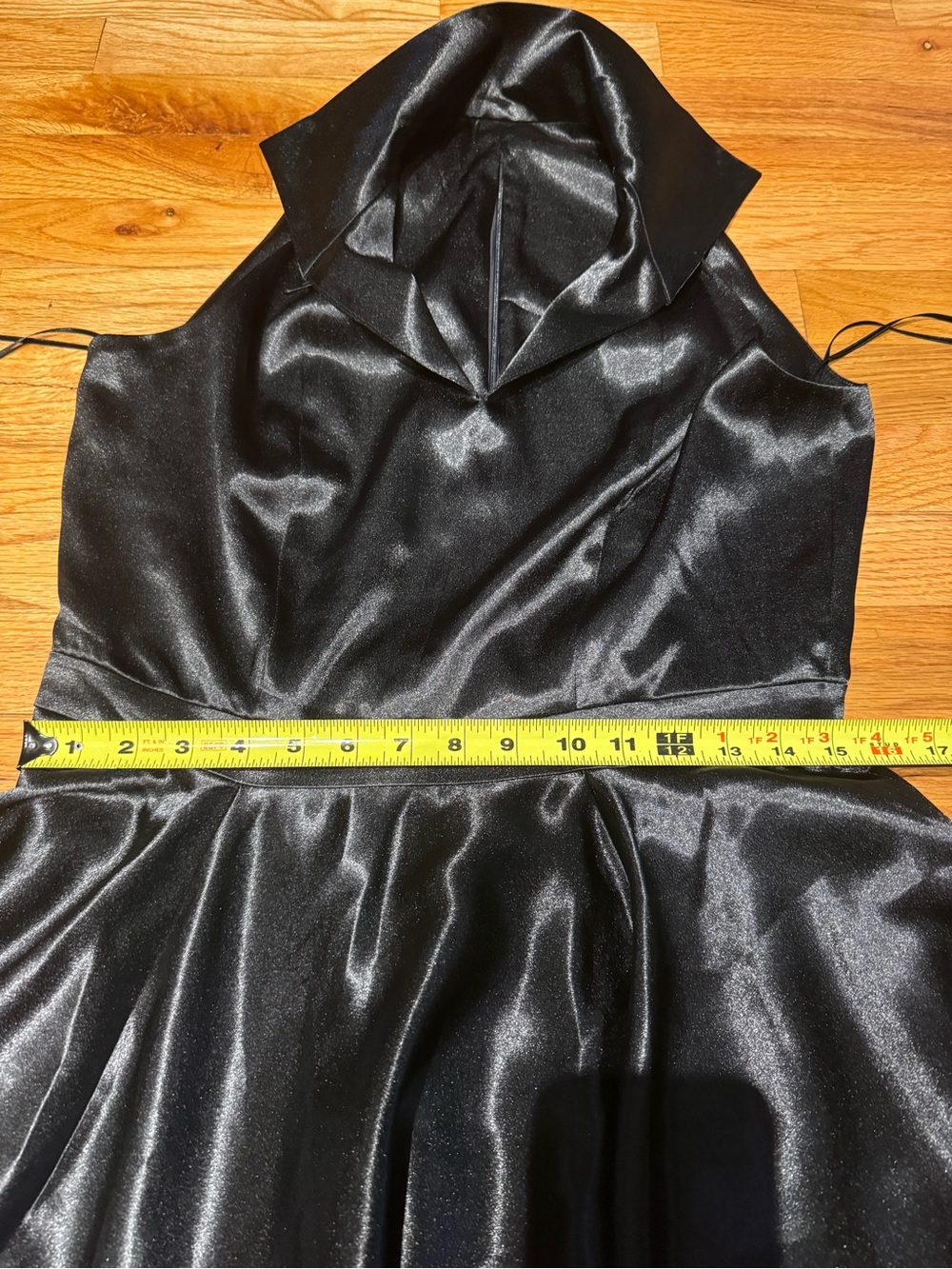 Audrey Hepburn Silk Halter Midi Dress with Collar - Picture 5 of 5